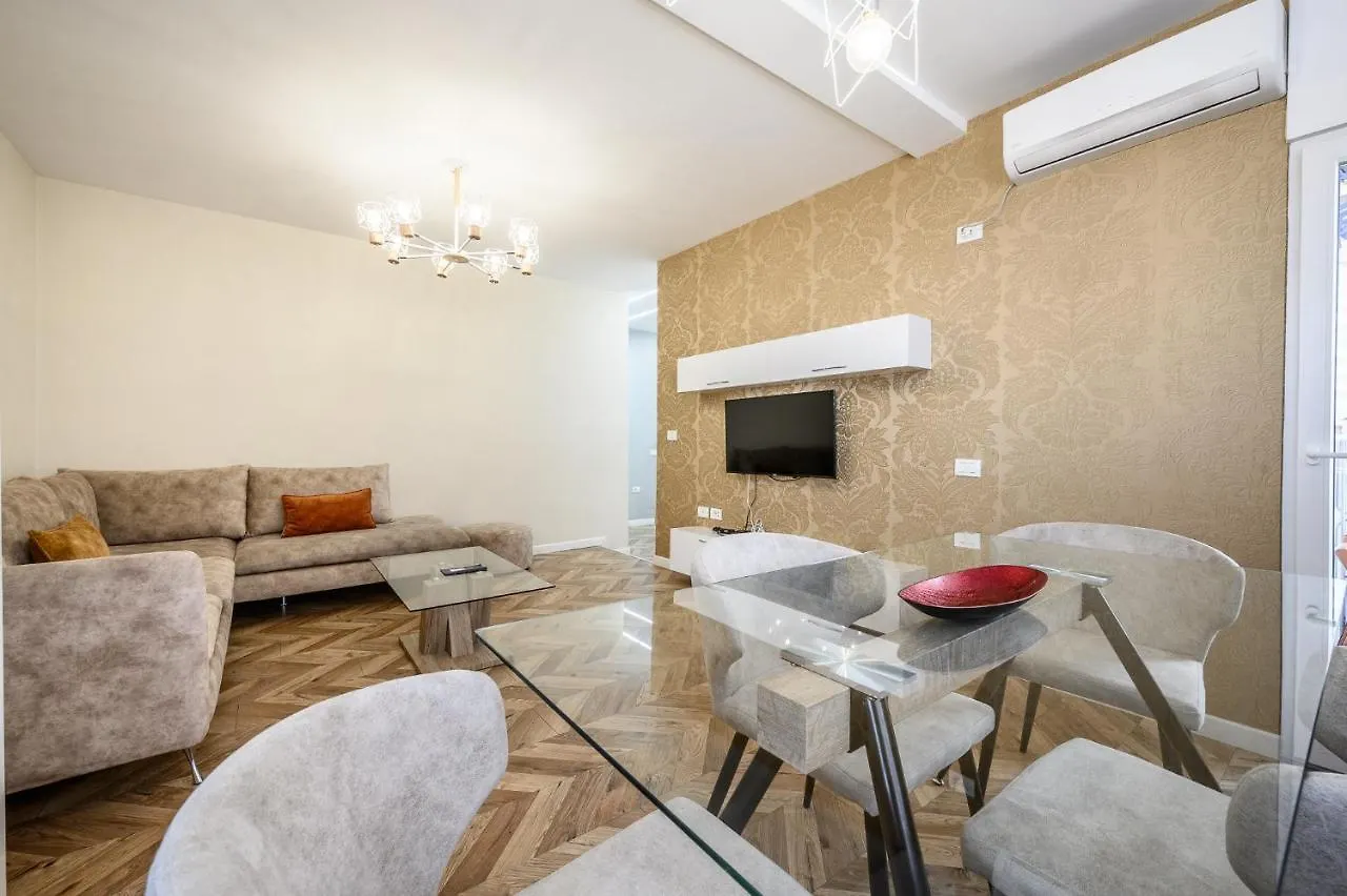 Miku Apartments-Luxury City View At Wilson Square Tirana 0*,